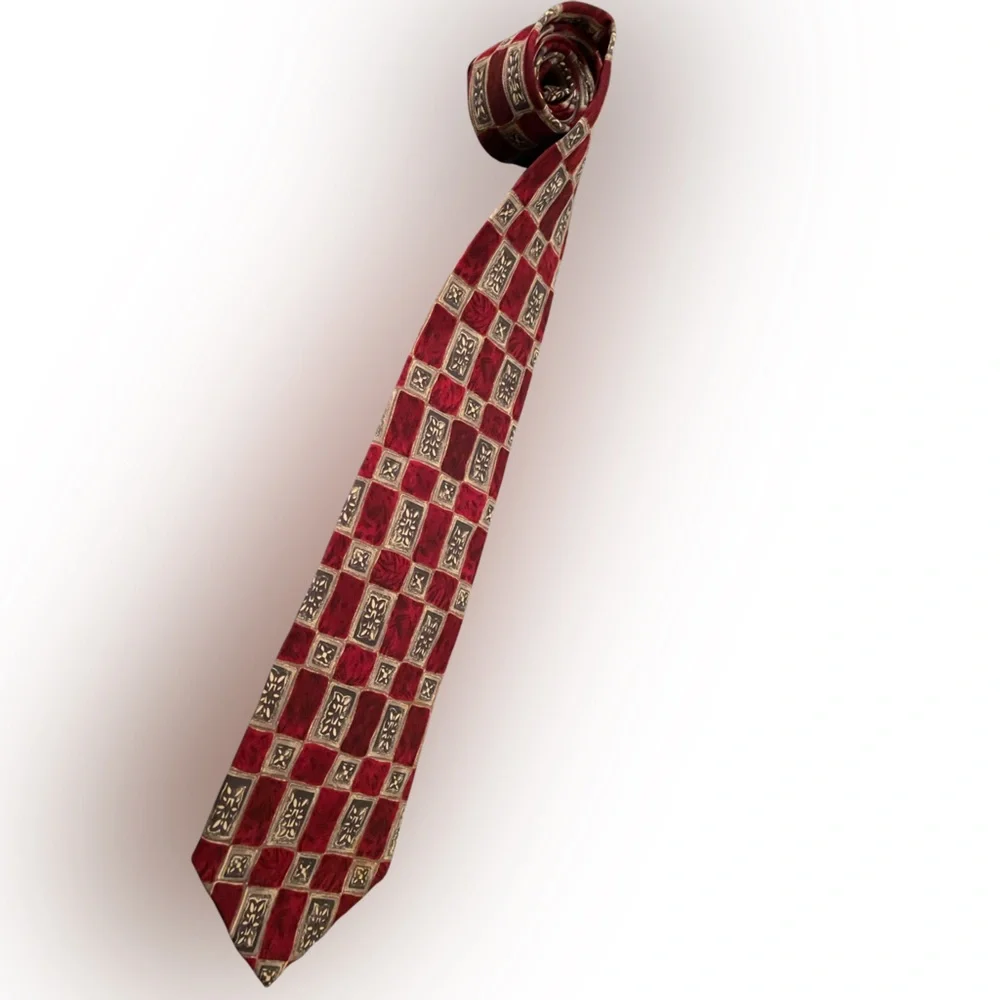 😎 Courreqci red patterned 100% silk neck tie made in USA